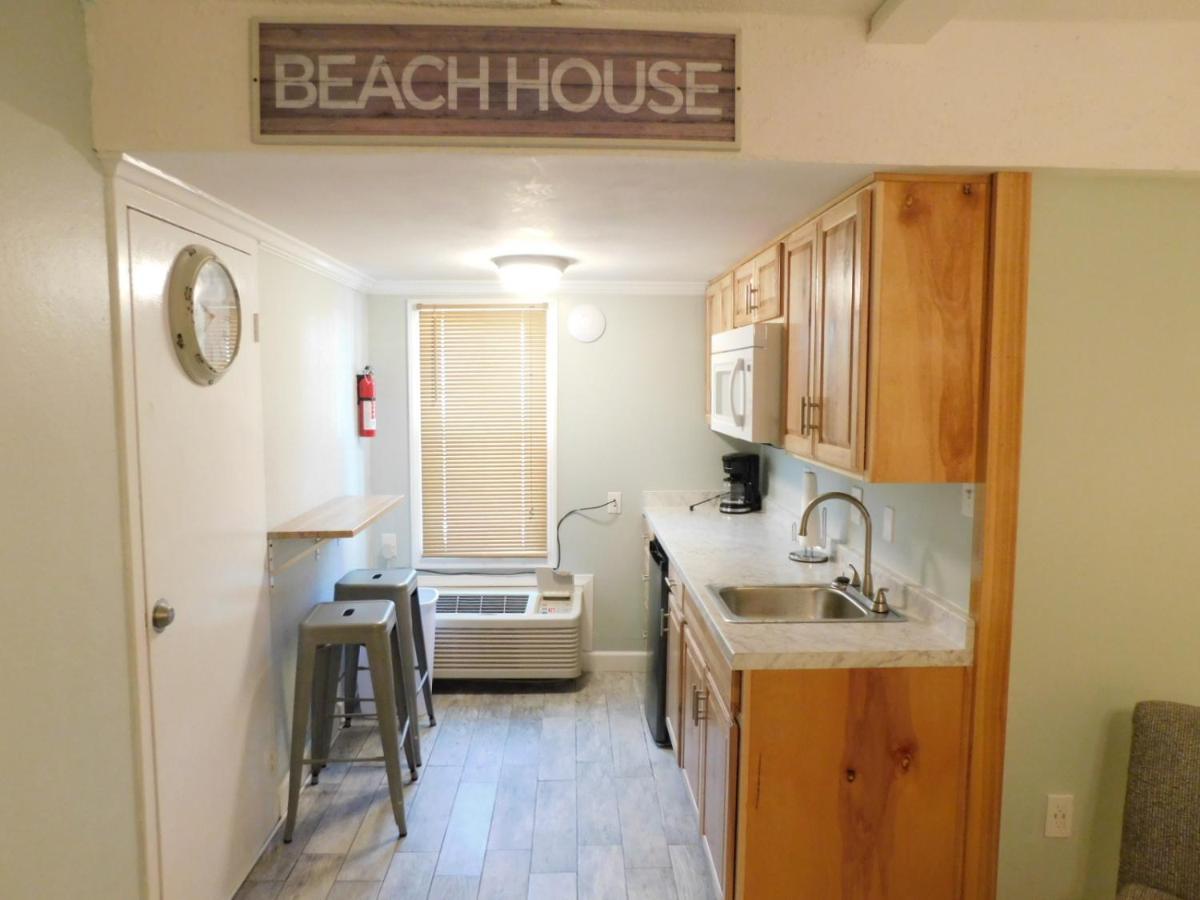 Budget Friendly Condo Perfect For A Romantic Getaway Within Walking Distance To The Beach! Gulf Shores Exterior photo