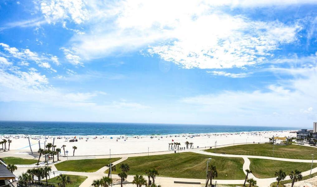 Budget Friendly Condo Perfect For A Romantic Getaway Within Walking Distance To The Beach! Gulf Shores Exterior photo